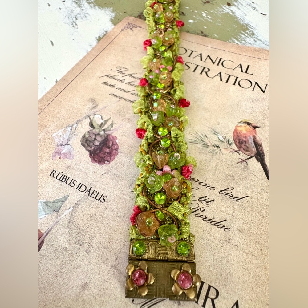 EUC Vintage HTF Green Red Mille Fleur Floral Glass Beaded Rhinestone Bracelet - Picture 8 of 10